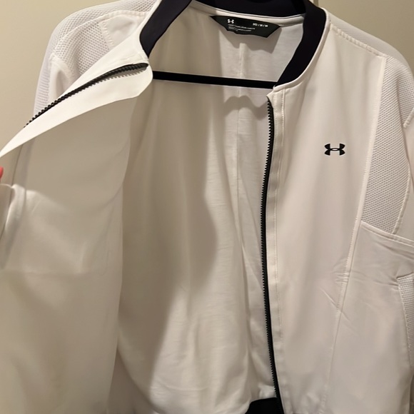 Ladies Under Armour Jacket in white with black accents. - Picture 4 of 4